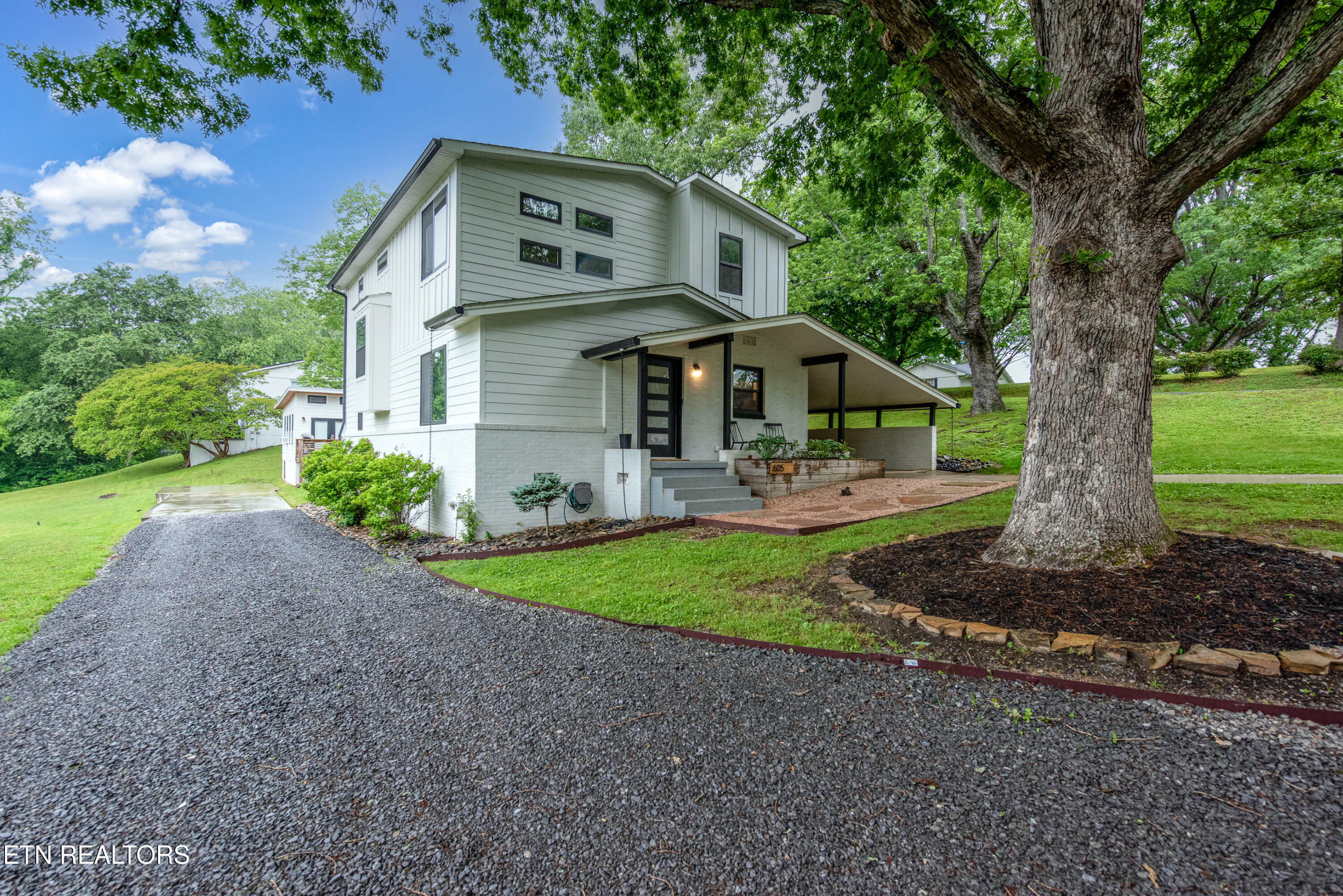 Property Photo: 605 N Maple St TN 37801