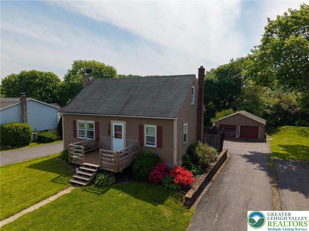 5747 Sullivan Trail  Plainfield Twp PA 18064 photo