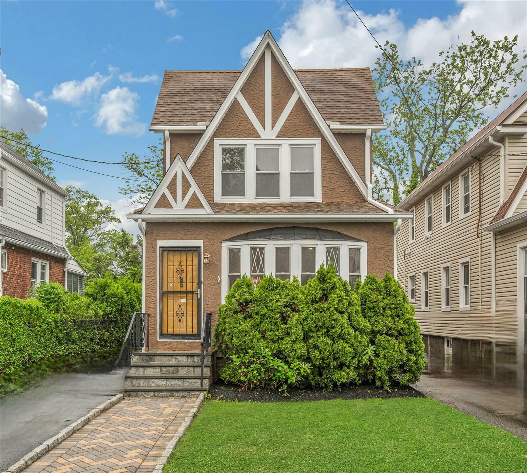 39 Crestmont Avenue  Yonkers NY 10704 photo