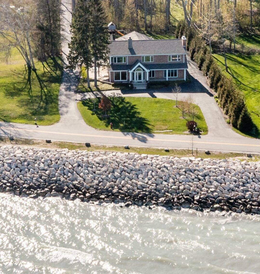 Property Photo: 7515 N Beach Dr WI 53217