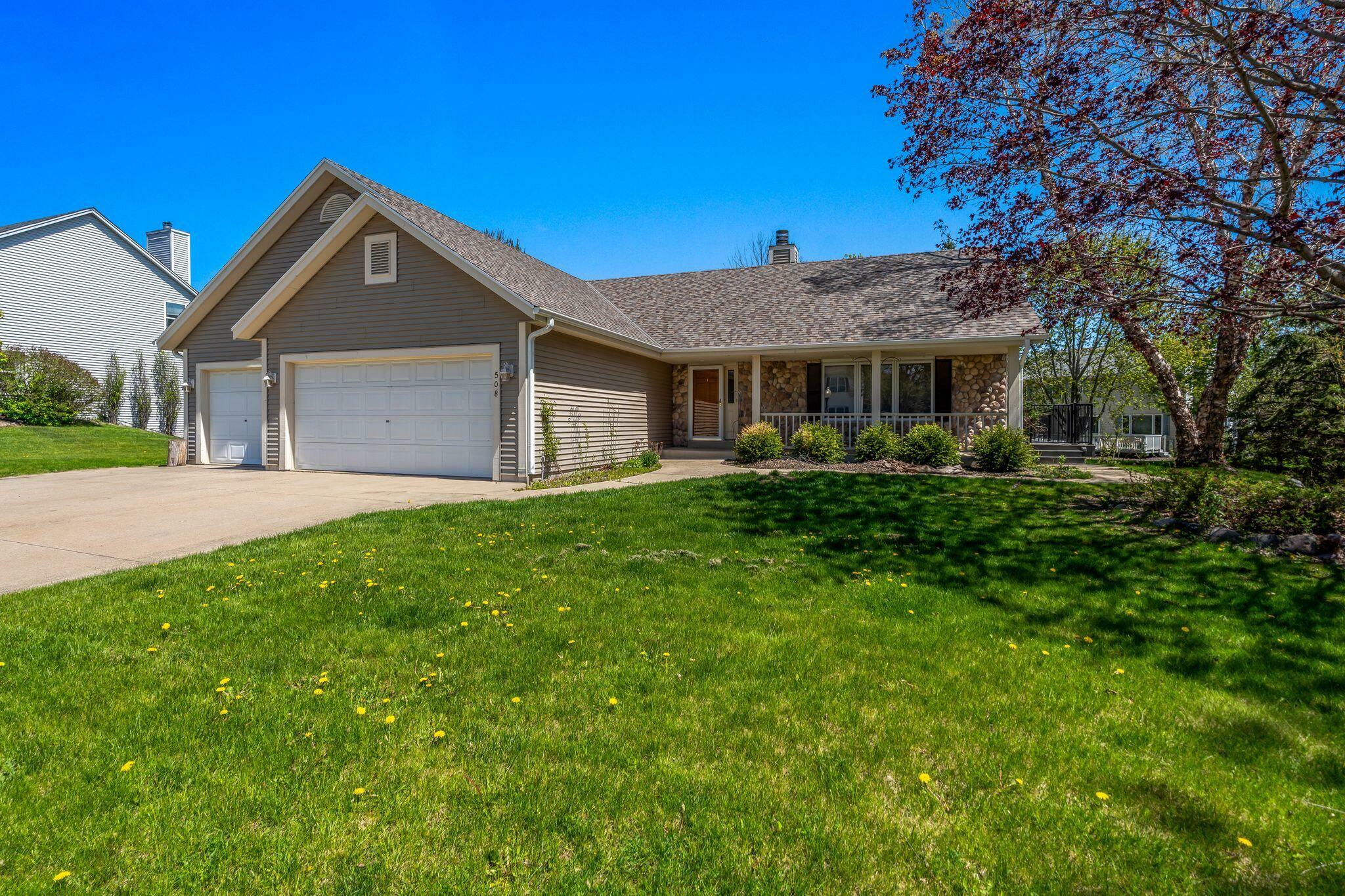 Property Photo: 508 Eastern Trl WI 53149
