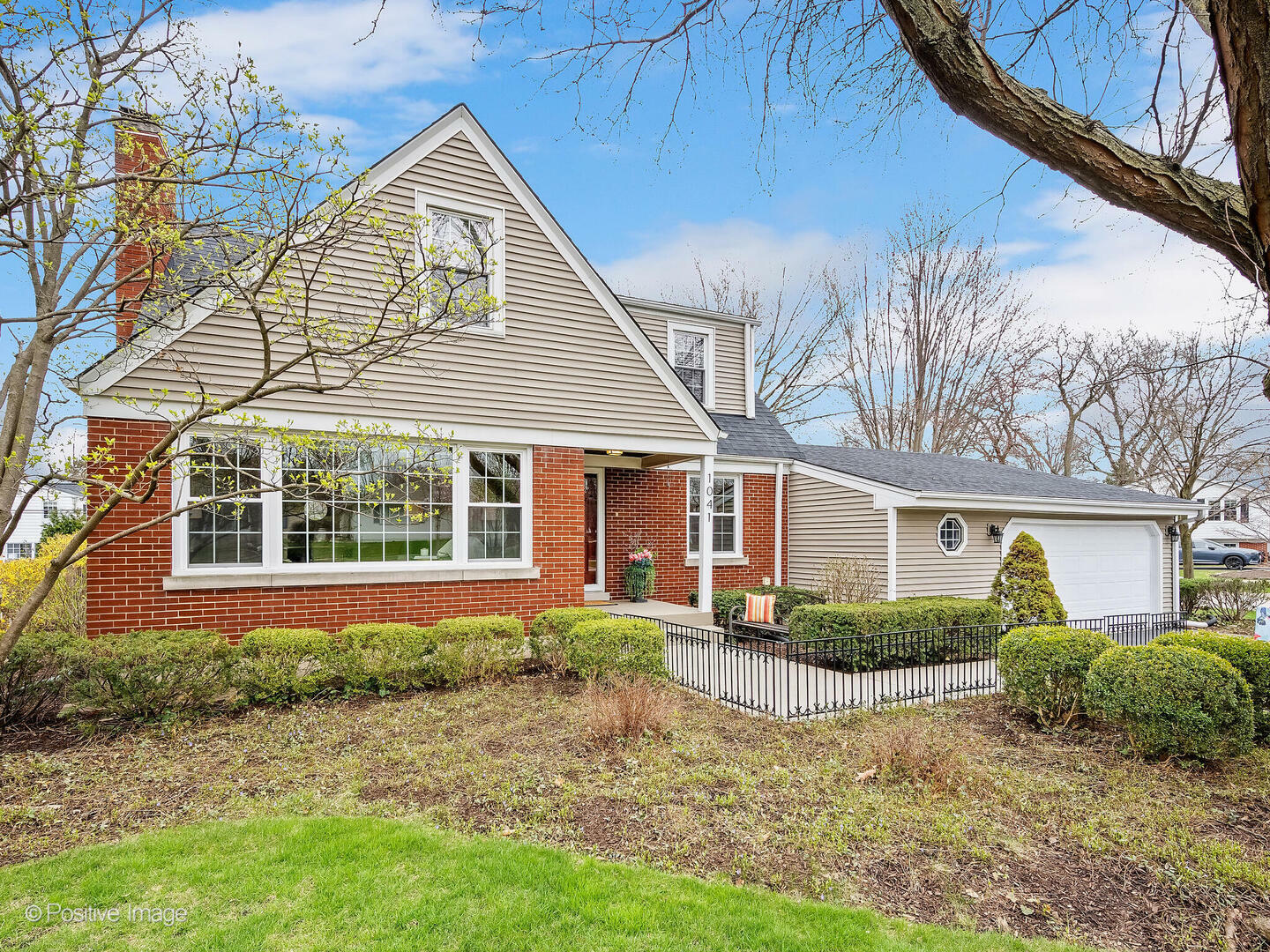 Property Photo: 1041 S Waiola Avenue IL 60525