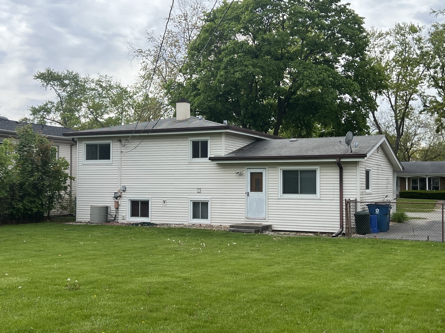 Property Photo: 241 N Brashares Drive IL 60101