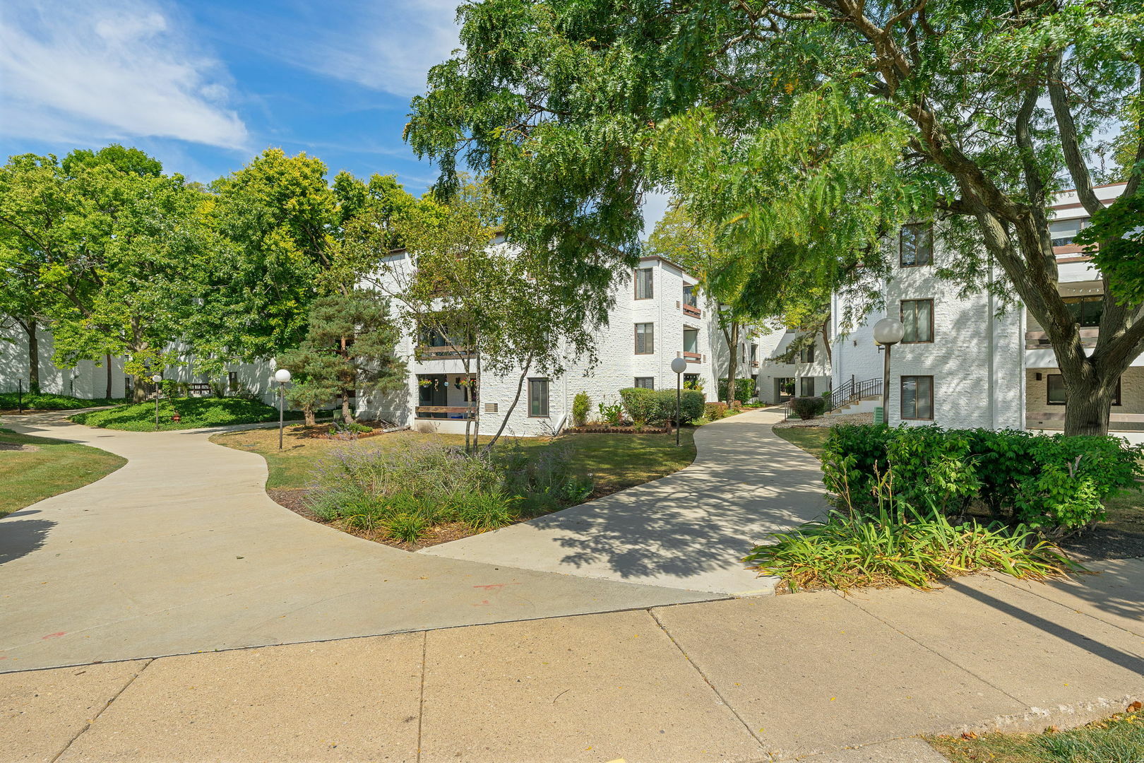 Property Photo: 330 W Miner Street 1B IL 60005