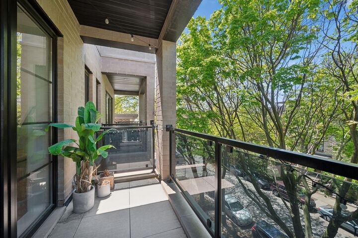 Property Photo:  3219 N Seminary Avenue 3N  IL 60657 