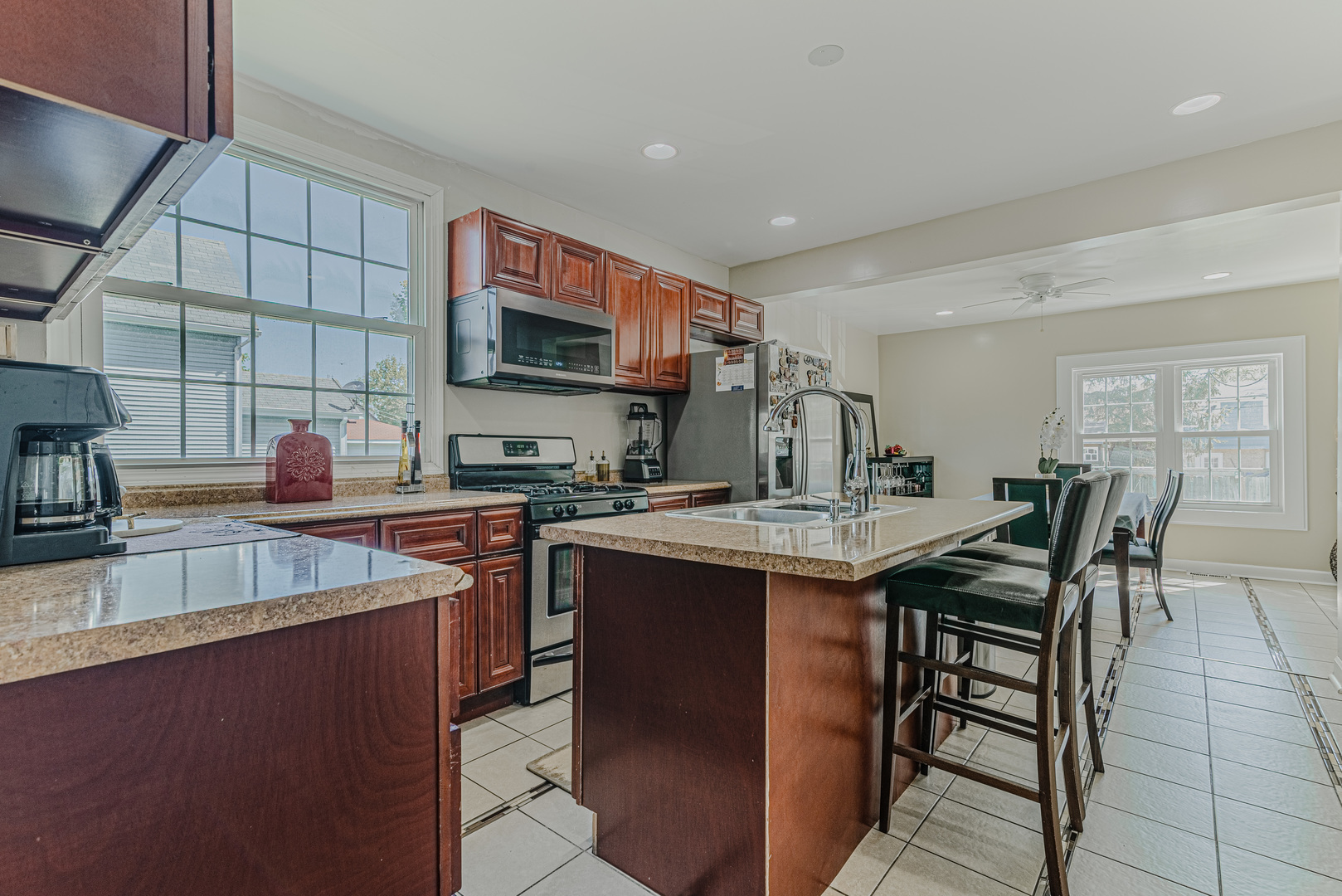 Property Photo: 619 N Jackson Street IL 60085