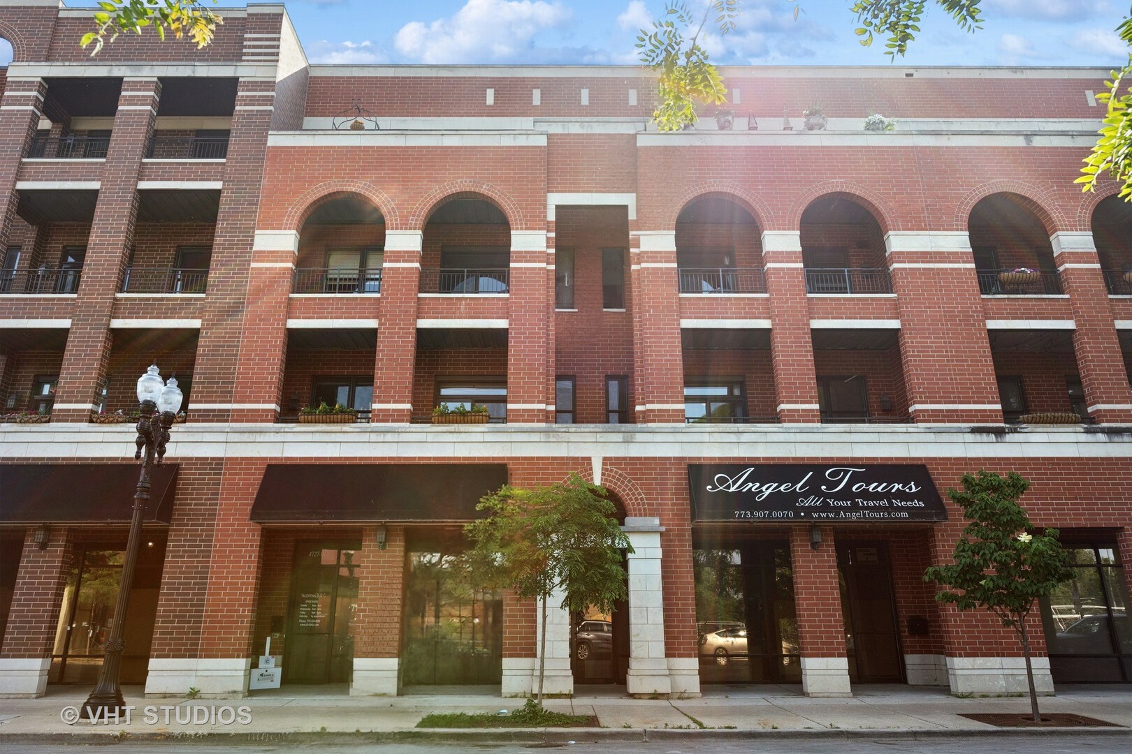 Property Photo: 4727 N Clark Street 2S IL 60640