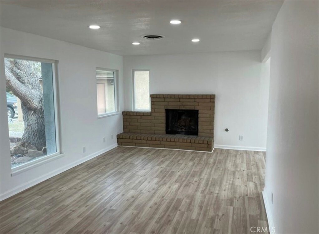 Property Photo: 10724 Crab Apple CA 93505