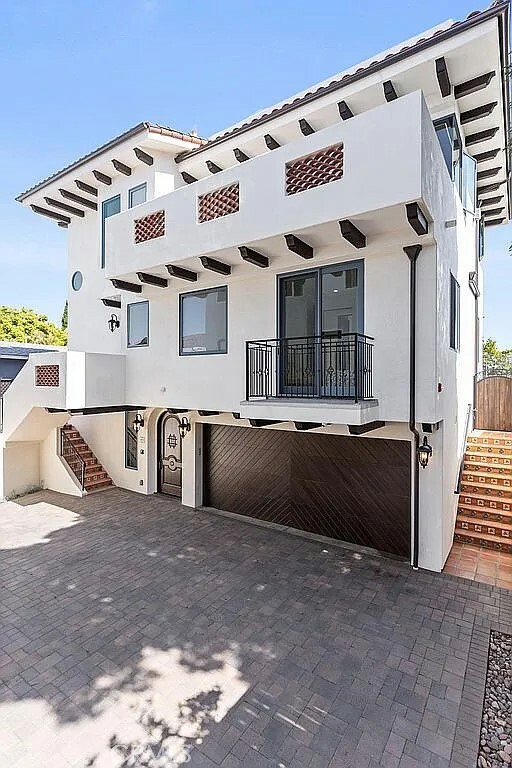 Property Photo: 636 Vincent Park B CA 90277