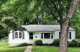 Property Photo: 307 Corona Court MO 63119