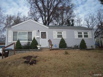 Property Photo: 931 Highmont MO 63135