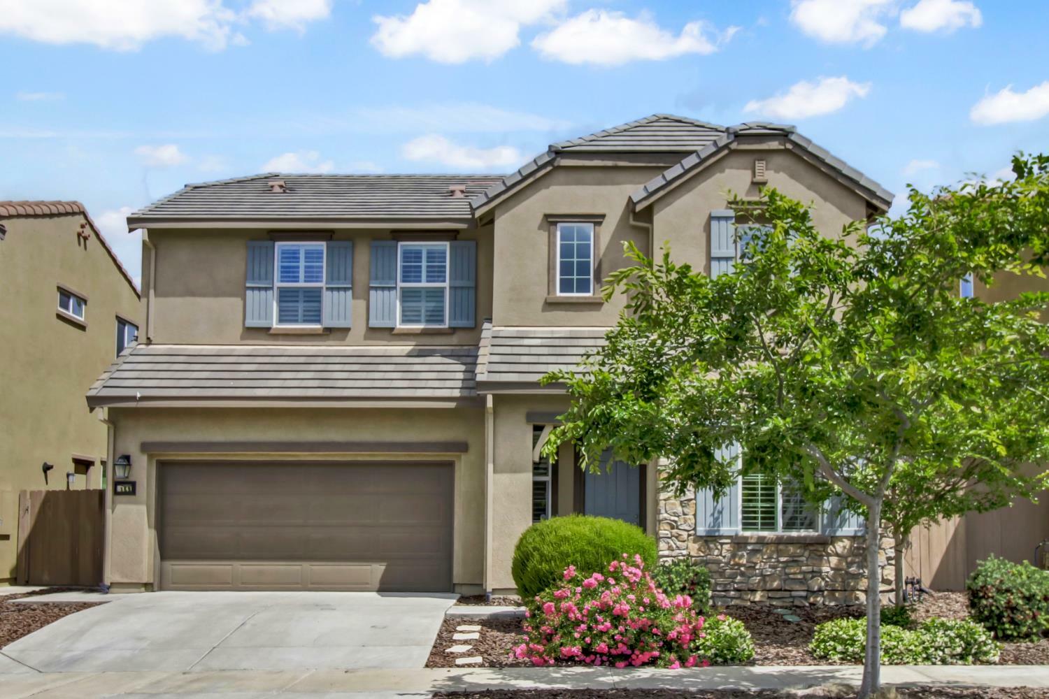 Property Photo: 153 Julia Island Circle CA 95834