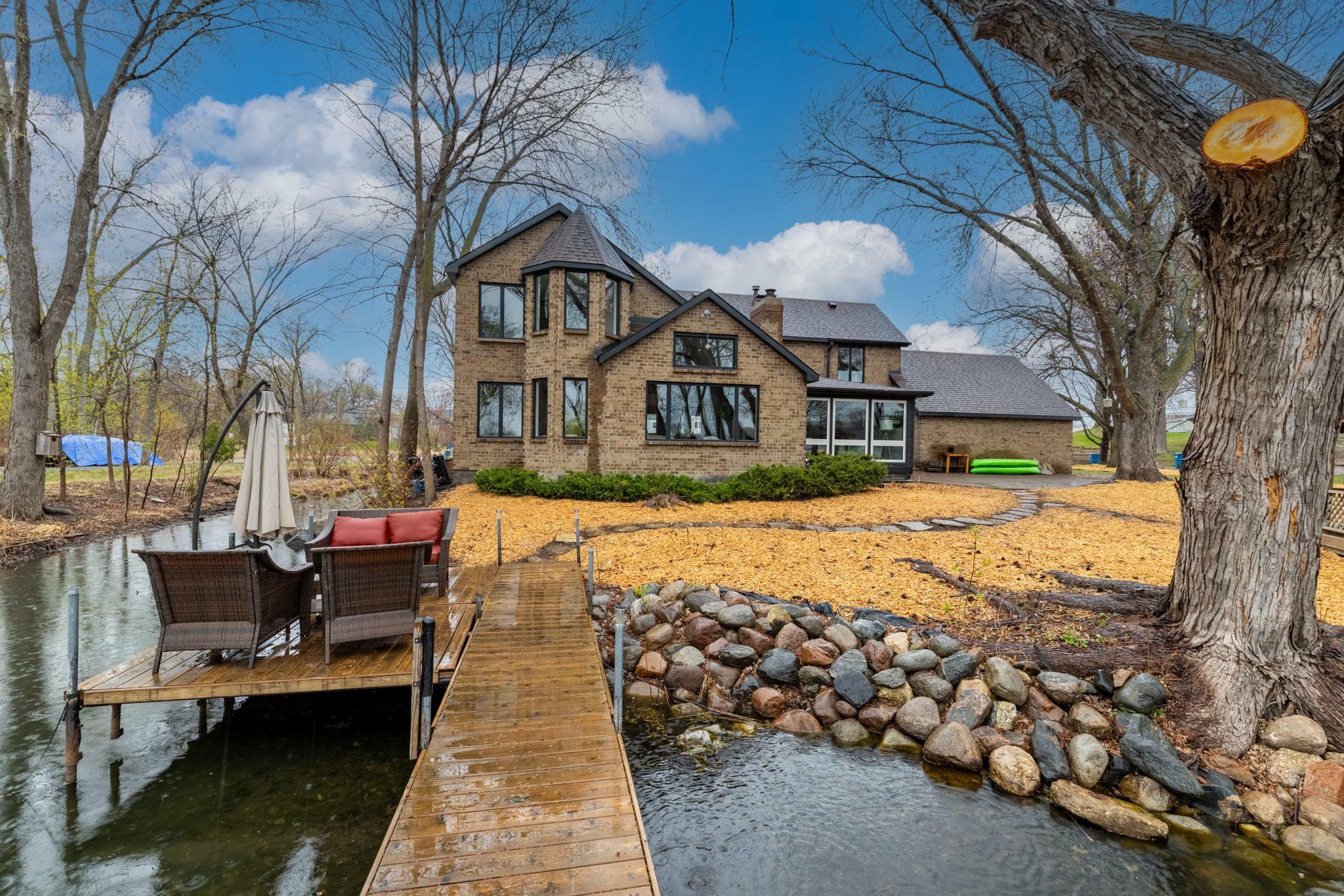 Property Photo: 211 Peninsula Road MN 55441