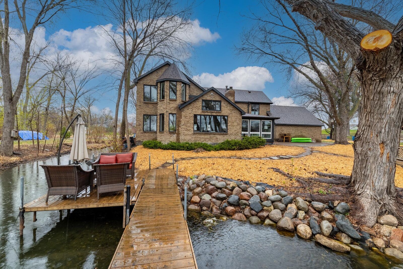 Property Photo: 211 Peninsula Road MN 55441