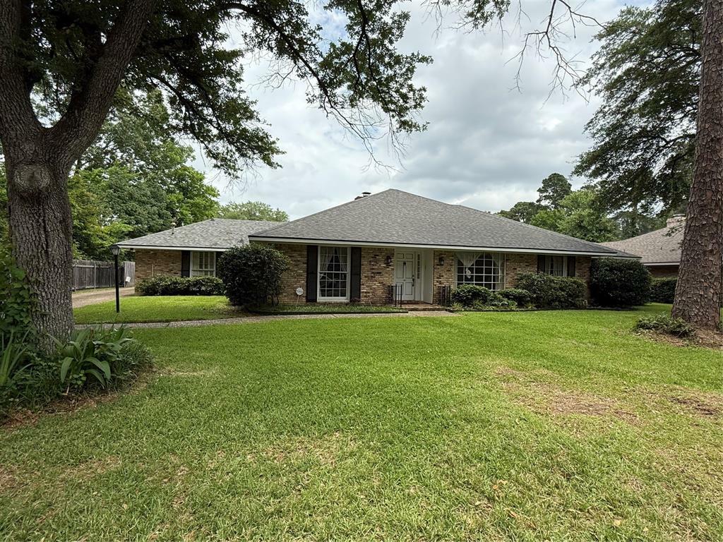 Property Photo: 8309 Ashbourne Drive LA 71106