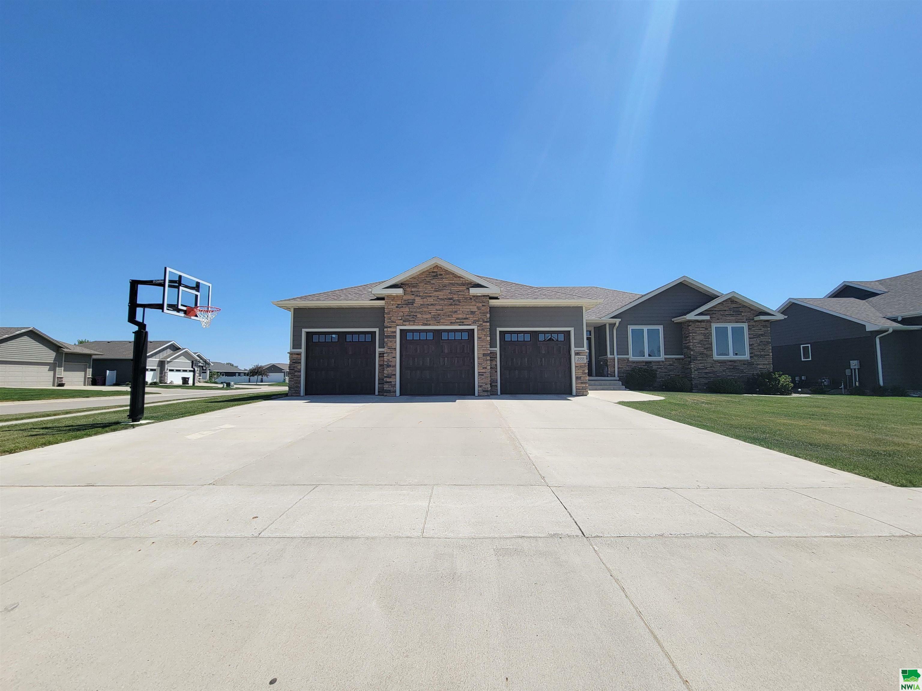 Property Photo: 322 Willow Bend IA 51054
