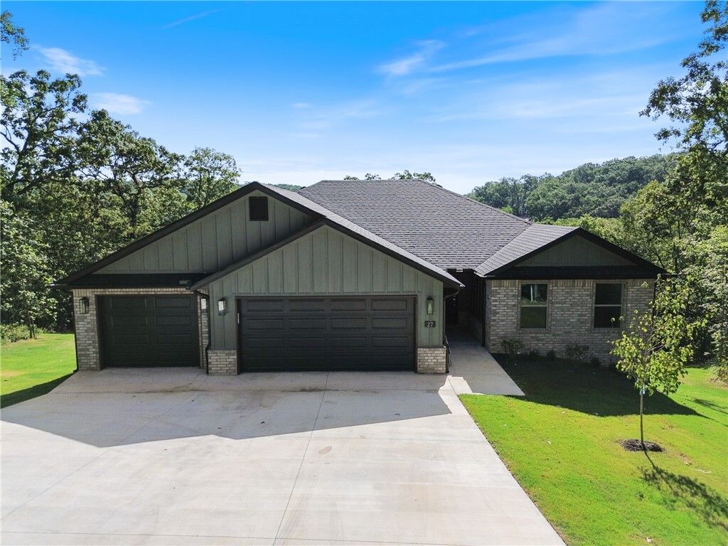 Property Photo: 27 Topcliffe Lane AR 72715