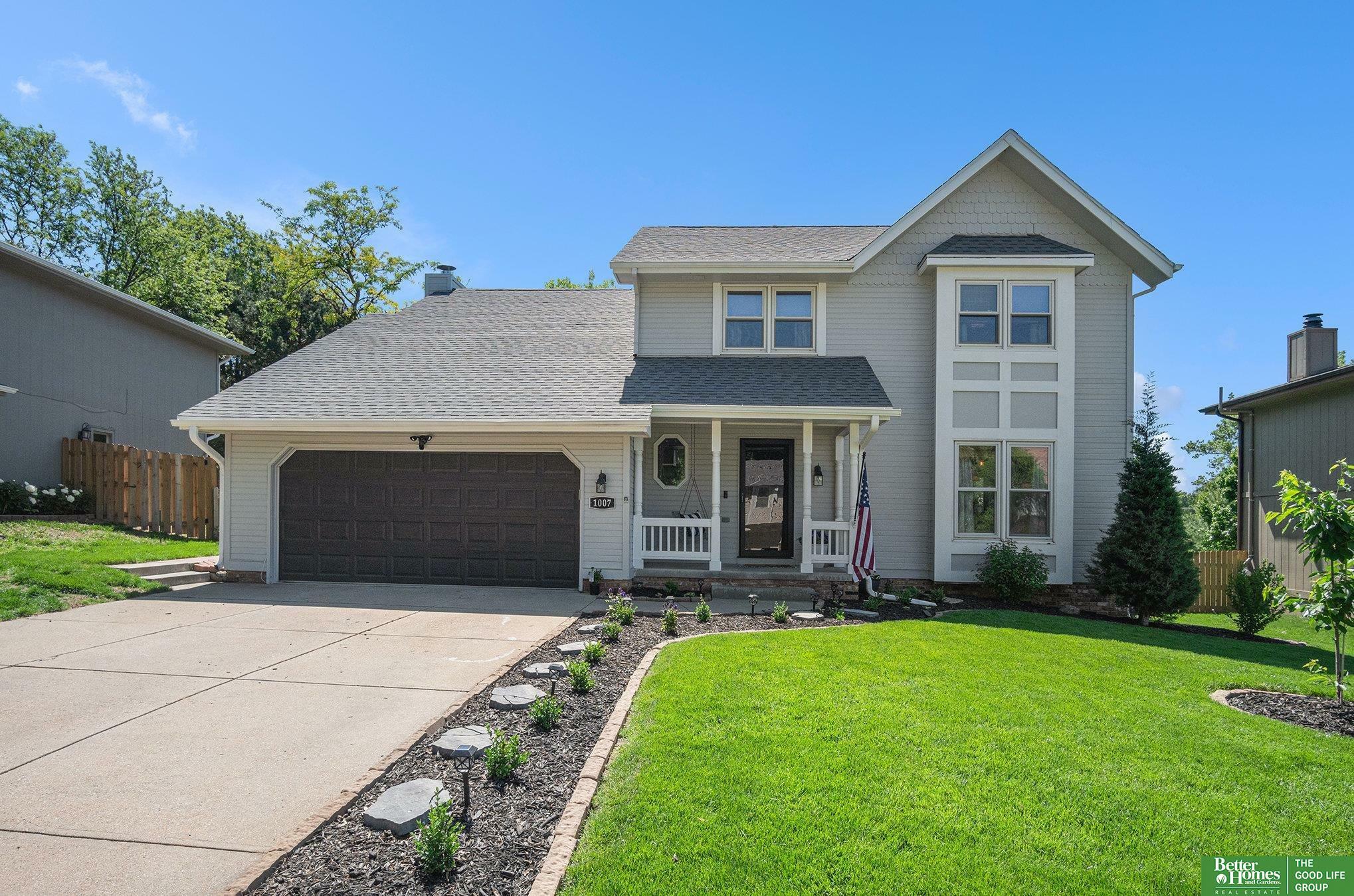 Property Photo: 1007 N Beadle Street NE 68046