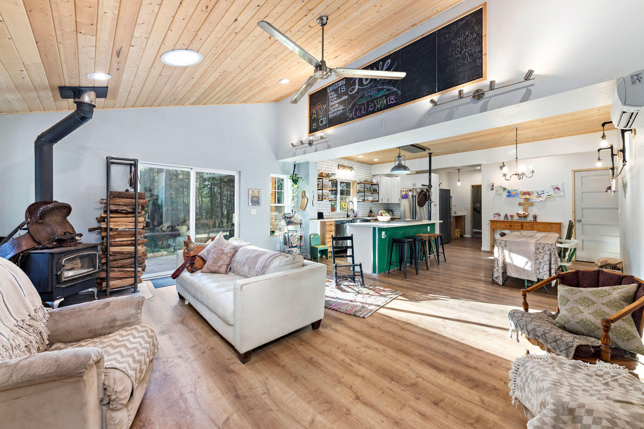 Property Photo: 123 Rogue Riffle Drive OR 97526