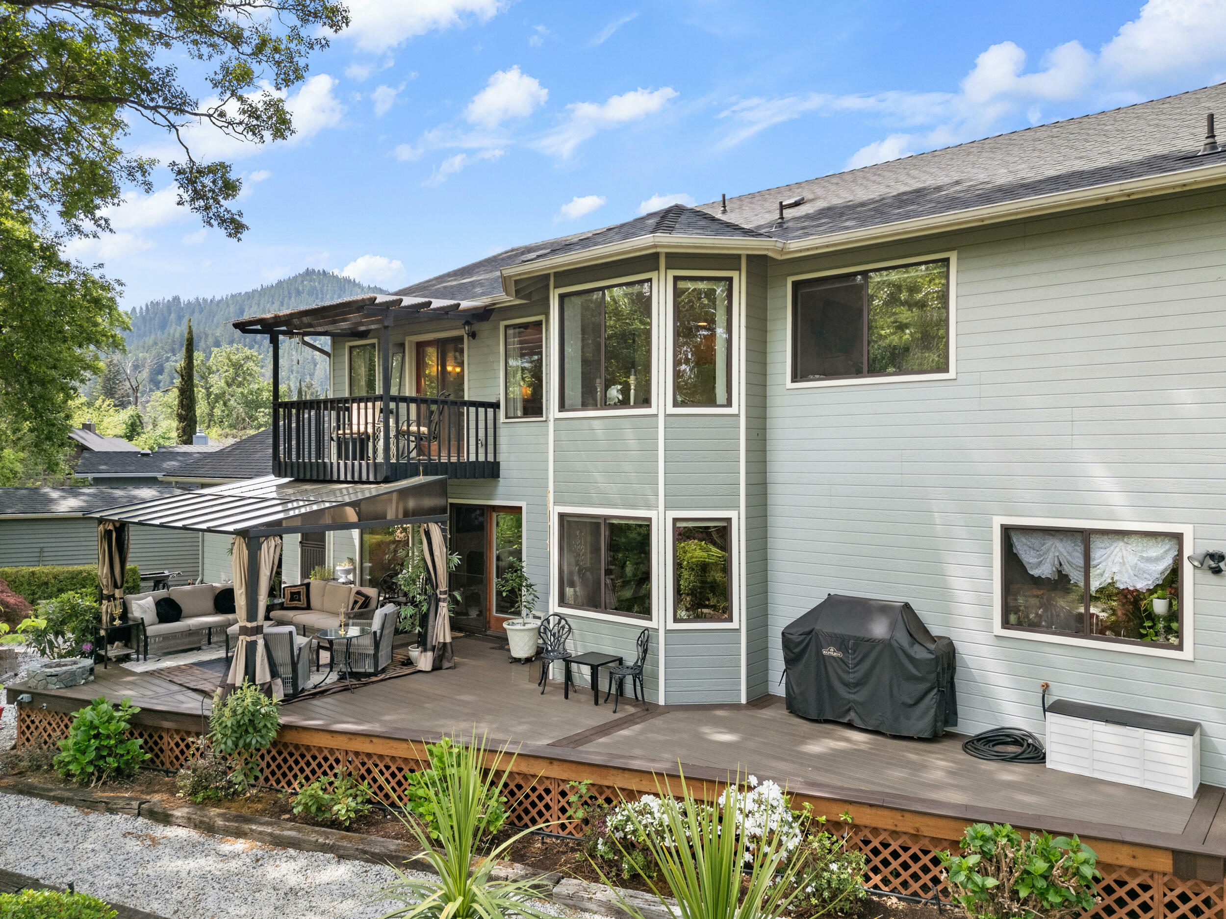 Property Photo: 113 Walnut Drive OR 97537