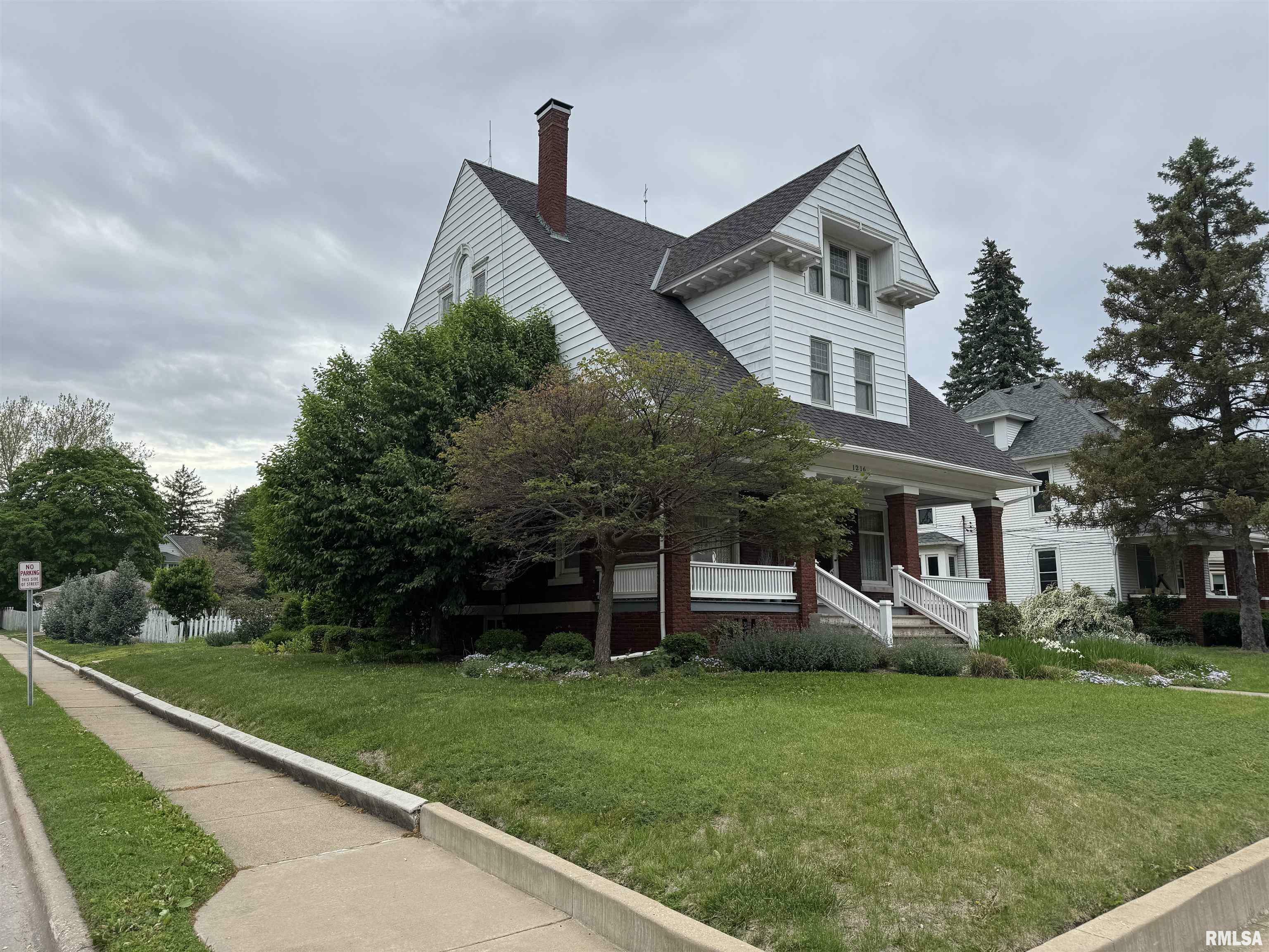Property Photo: 1216 N Cherry Street IL 61401