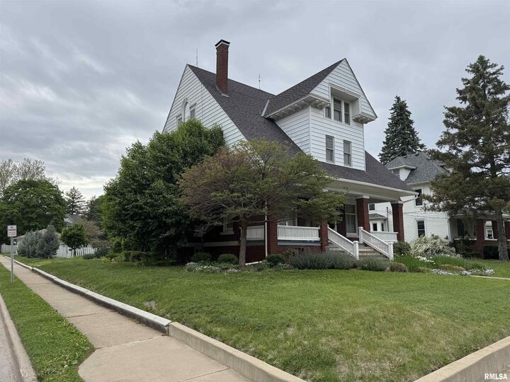 Property Photo:  1216 N Cherry Street  IL 61401 