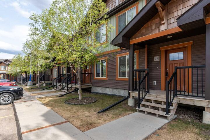 Property Photo: 4008 41 Avenue 37 SK S9V 1Y5