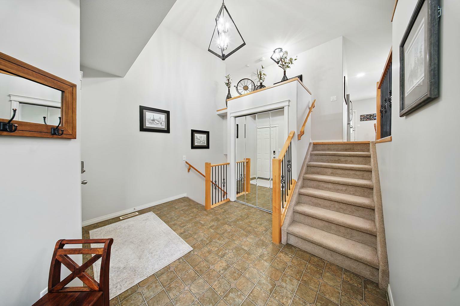 Photo de la propriété: 45 Lagrange Crescent AB T4R 3K4