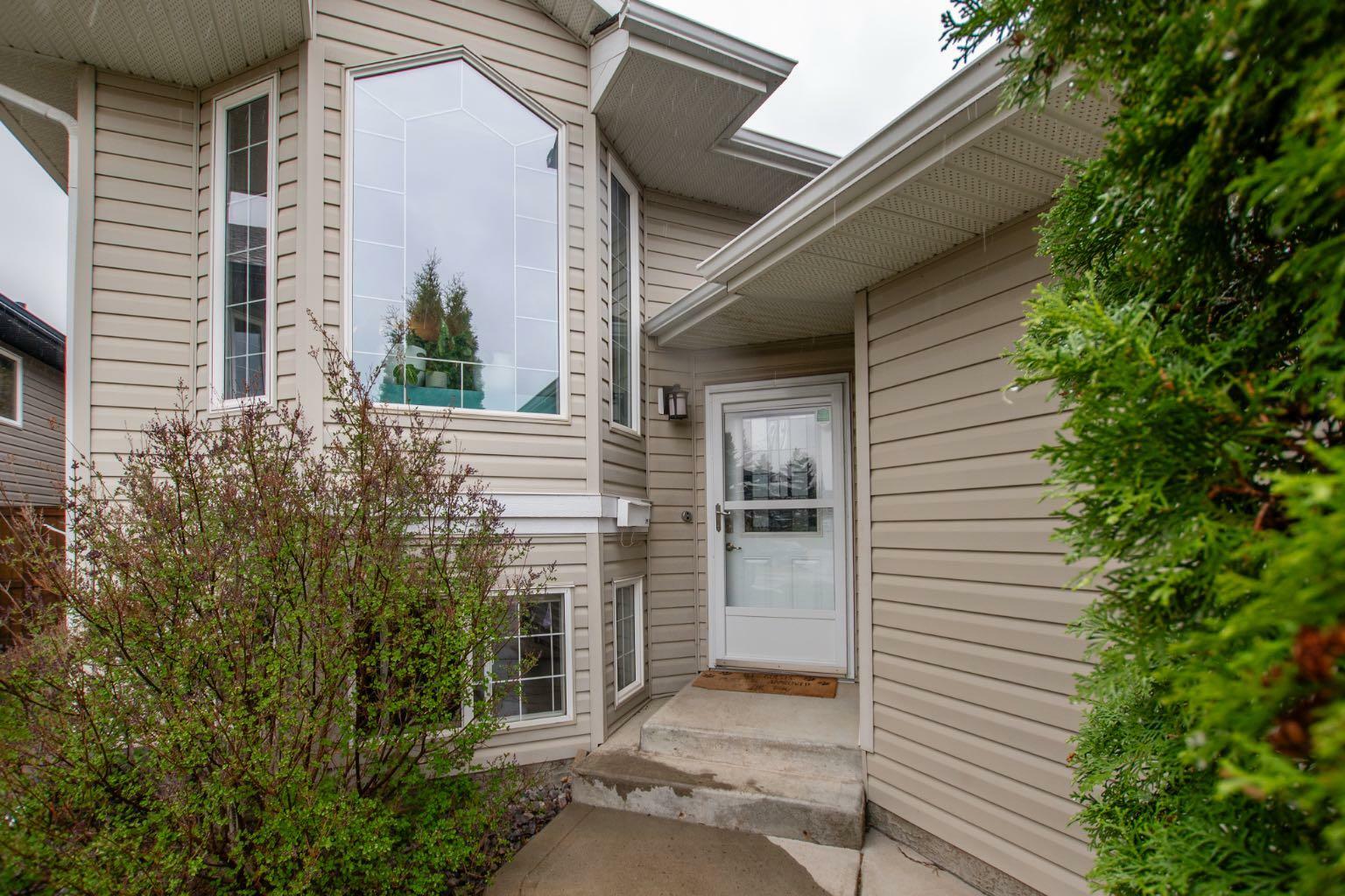 Property Photo: 64 McKinlay Crescent AB T4L 2L4