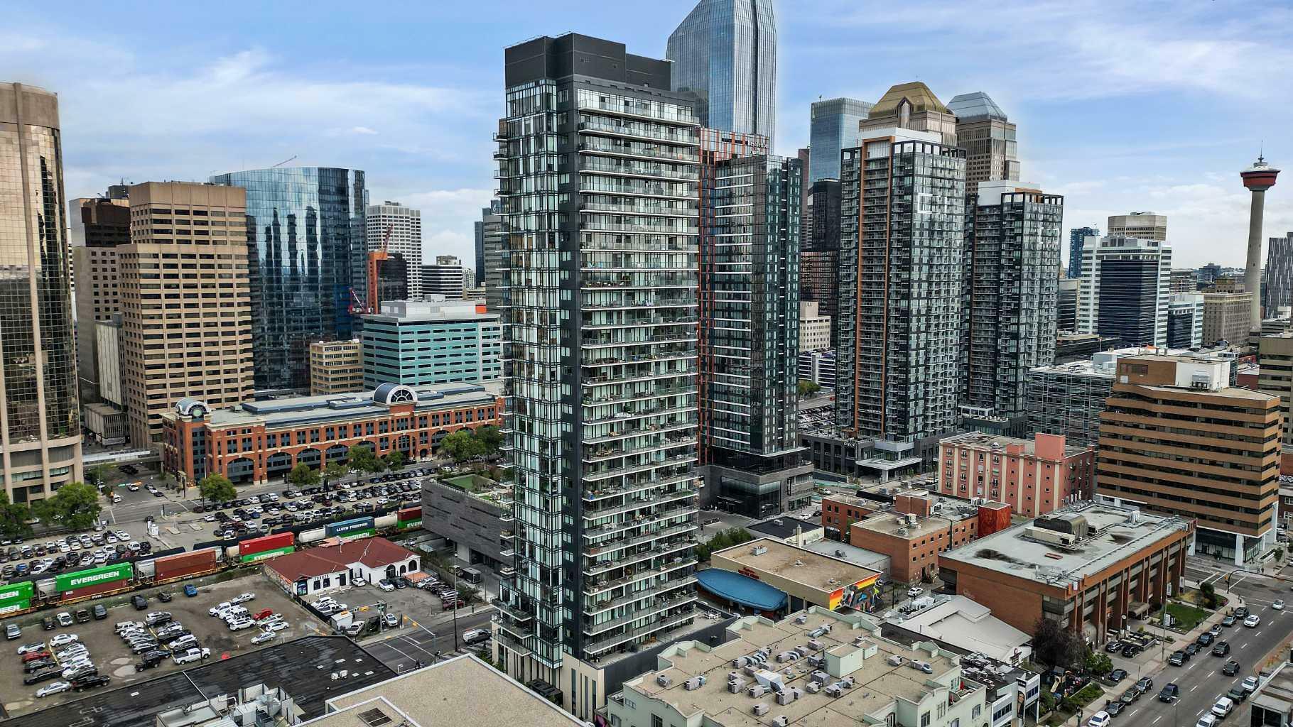 Property Photo: 1010 6 Street SW 905 AB T2R 1B4