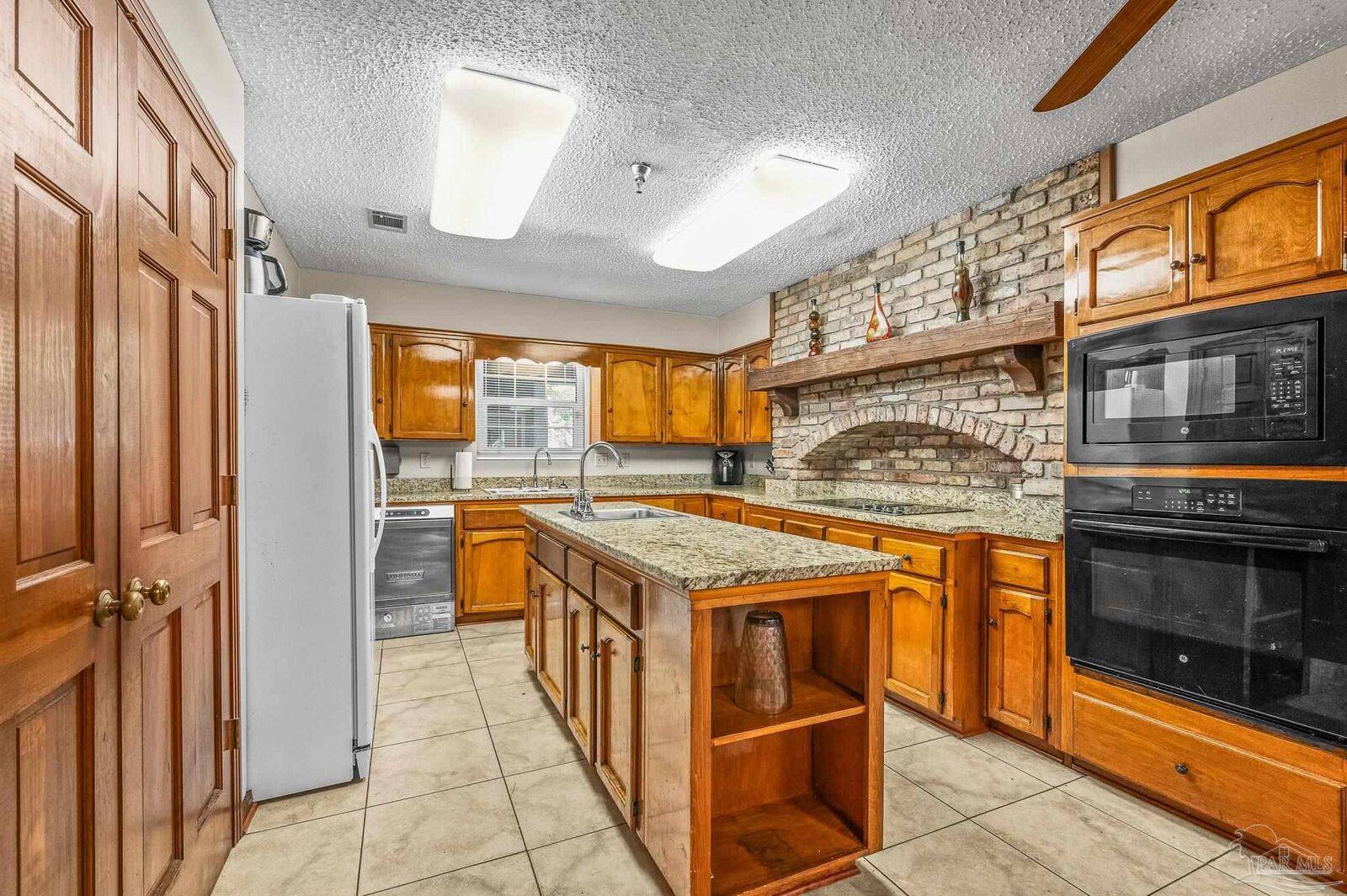 Property Photo: 4901 Skipper Ln FL 32571