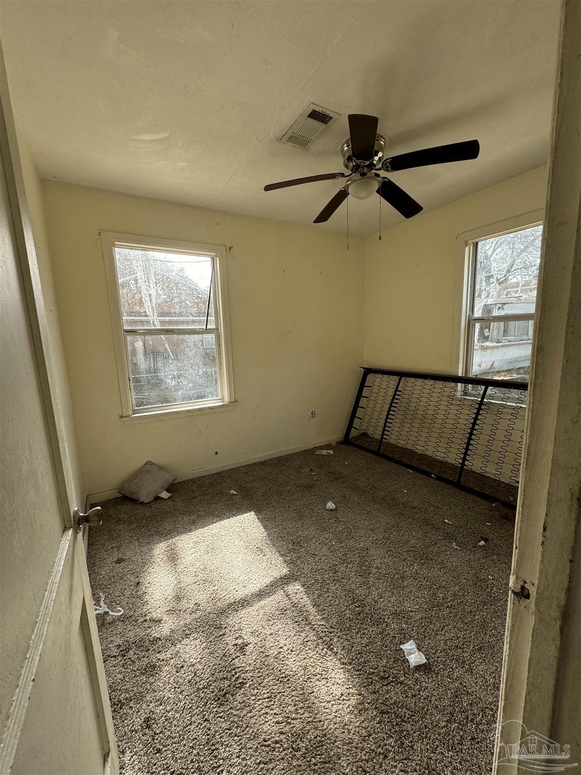 Property Photo: 5233 Admiral Halsey Rd FL 32583
