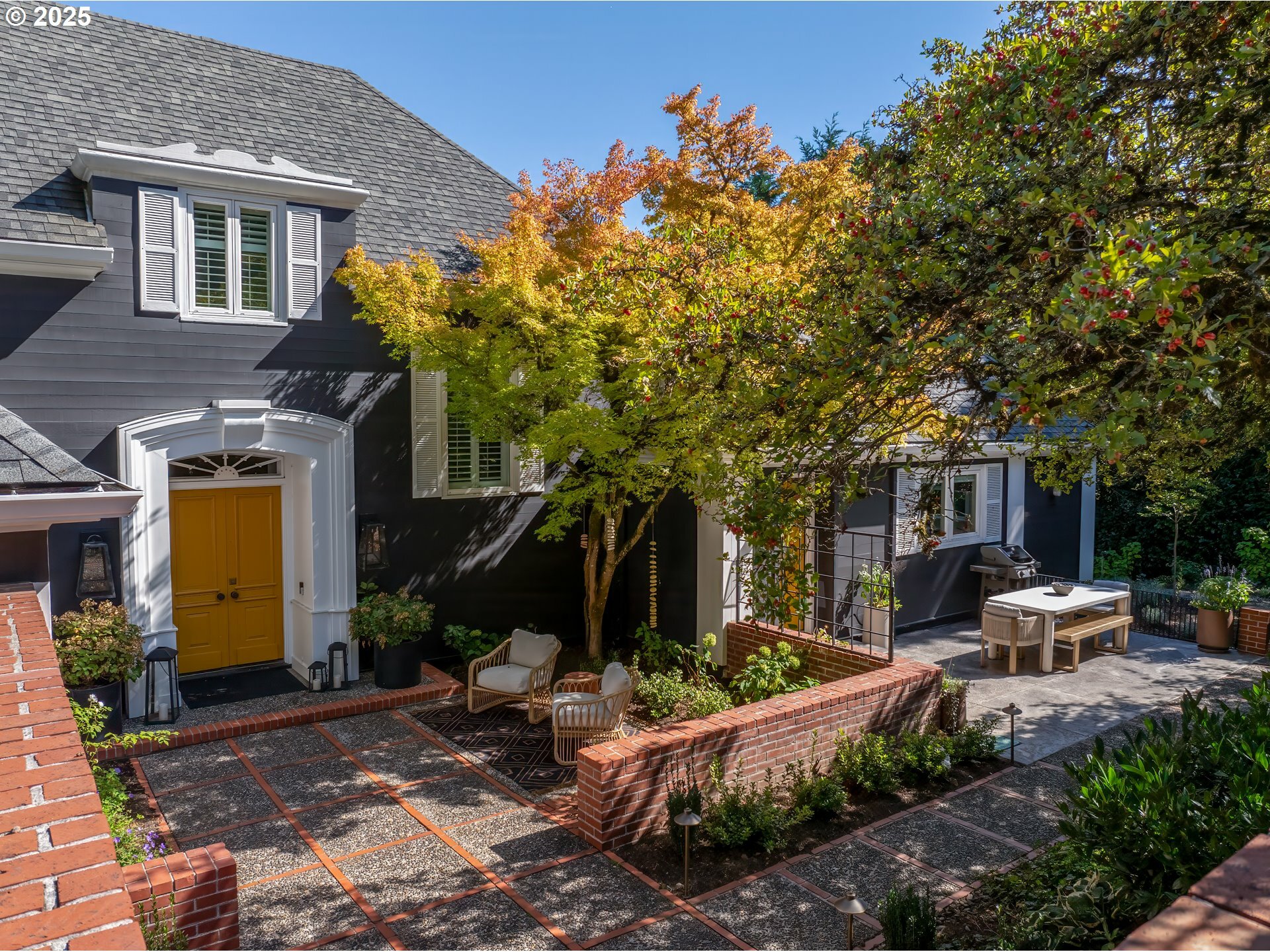 Property Photo: 11422 S Breyman Ave OR 97219