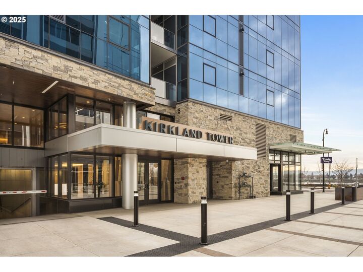 Property Photo:  590 Waterfront Way 500  WA 98660 