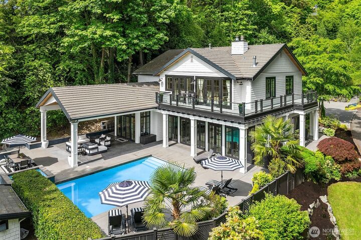 Property Photo: 4207 Holly Lane WA 98040