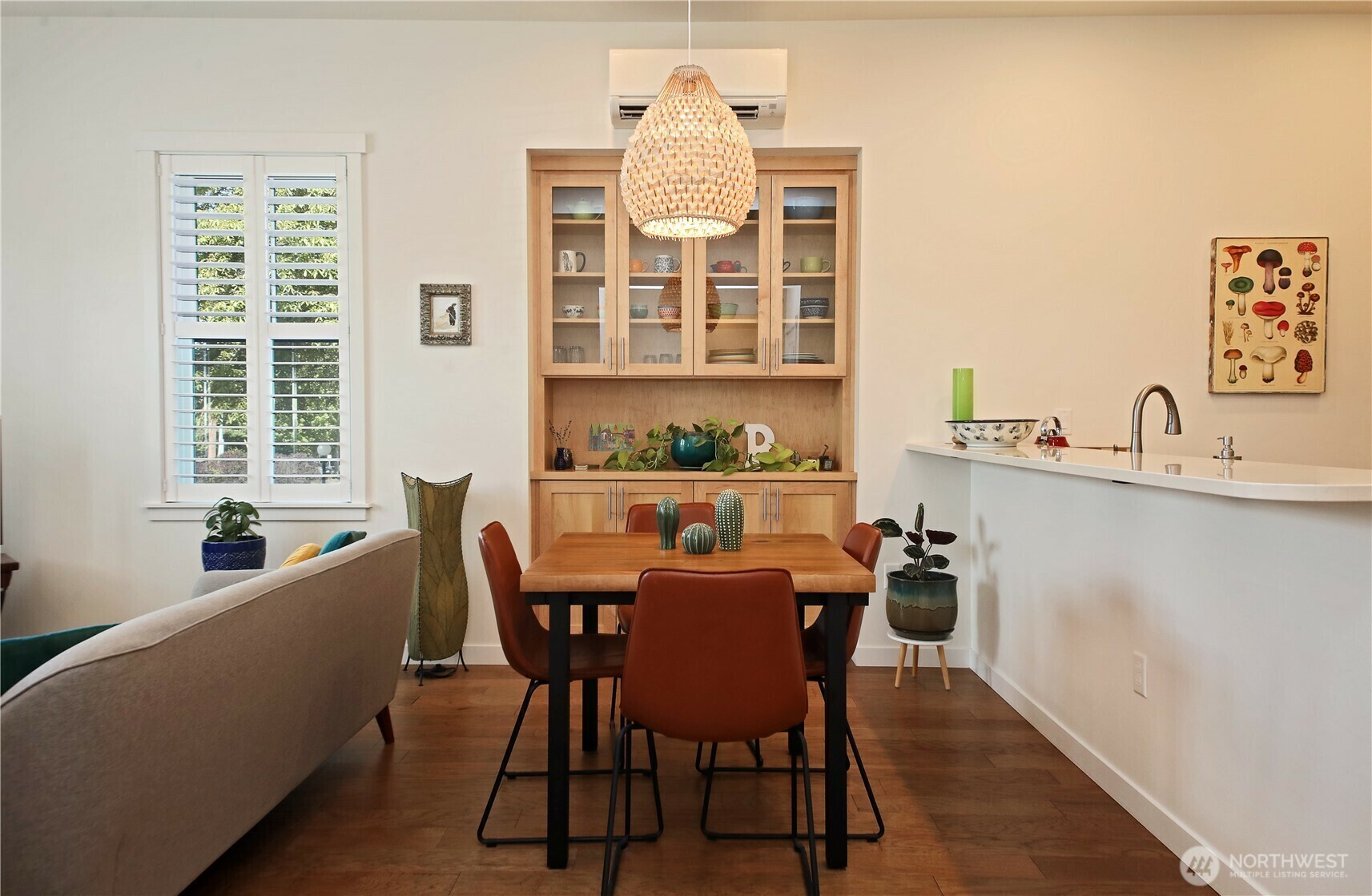 Property Photo: 512 Cascade Avenue B WA 98260