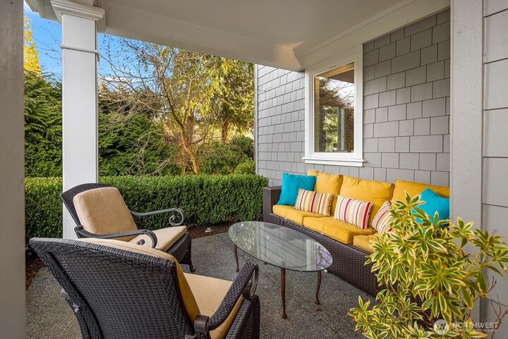 Property Photo: 1016 Alexander Place WA 98110