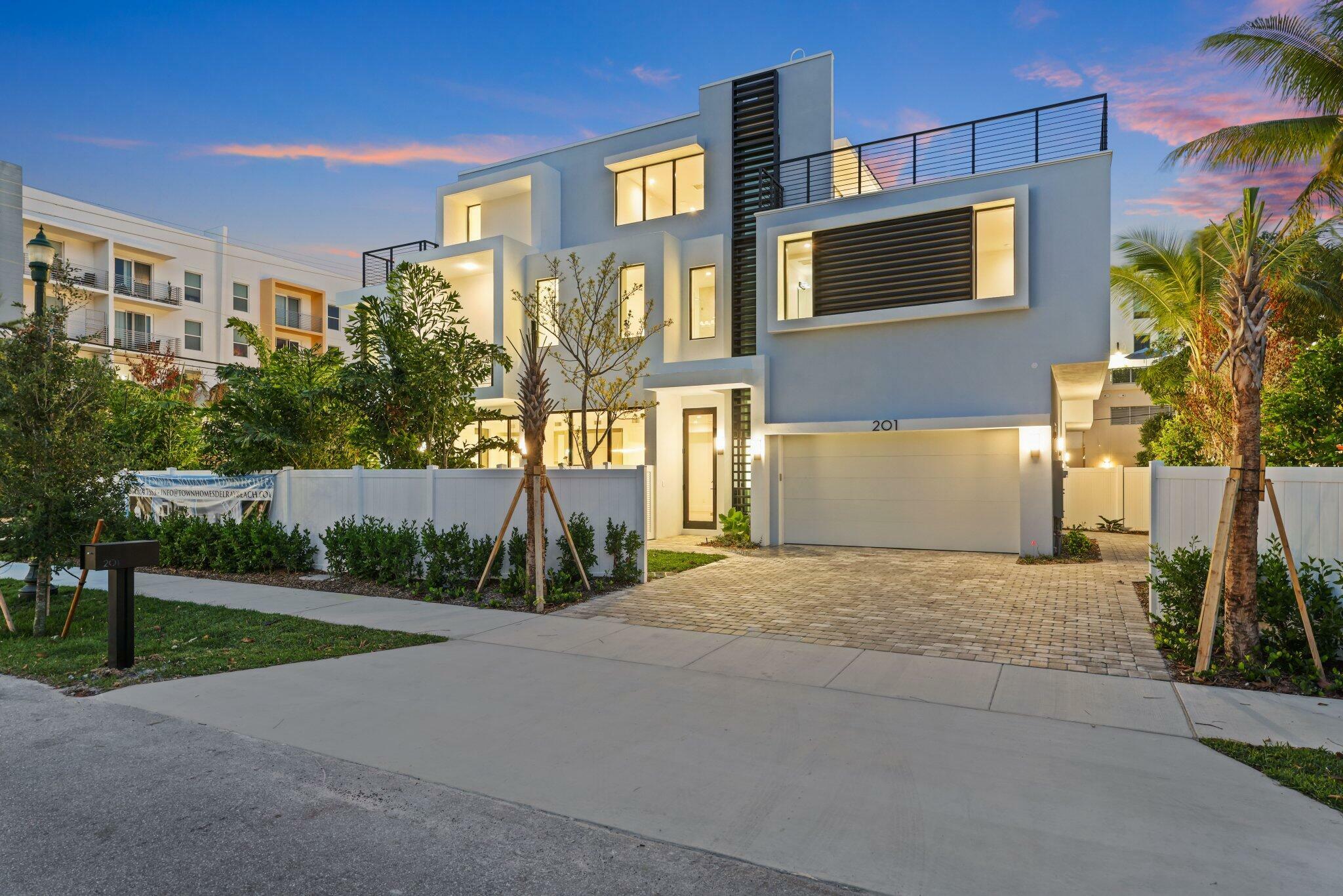 Property Photo: 201 SE 4th Avenue FL 33483