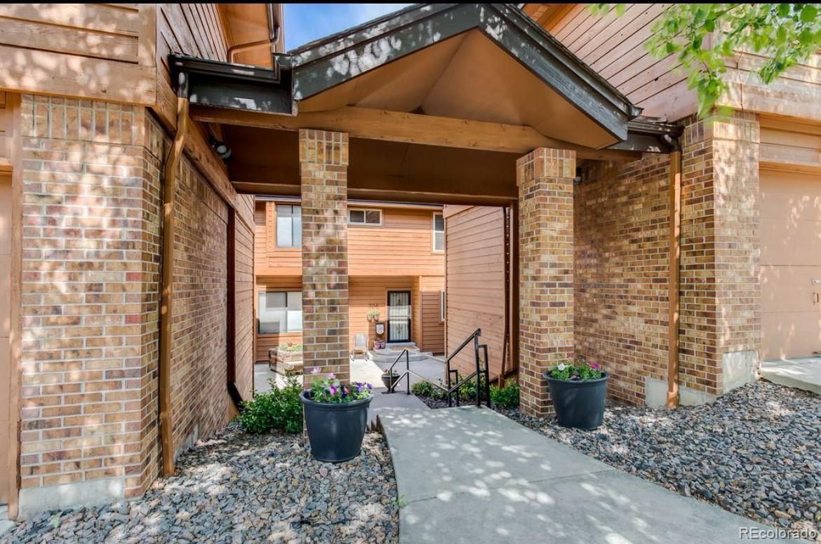 Property Photo: 5555 E Briarwood Avenue 706 CO 80122