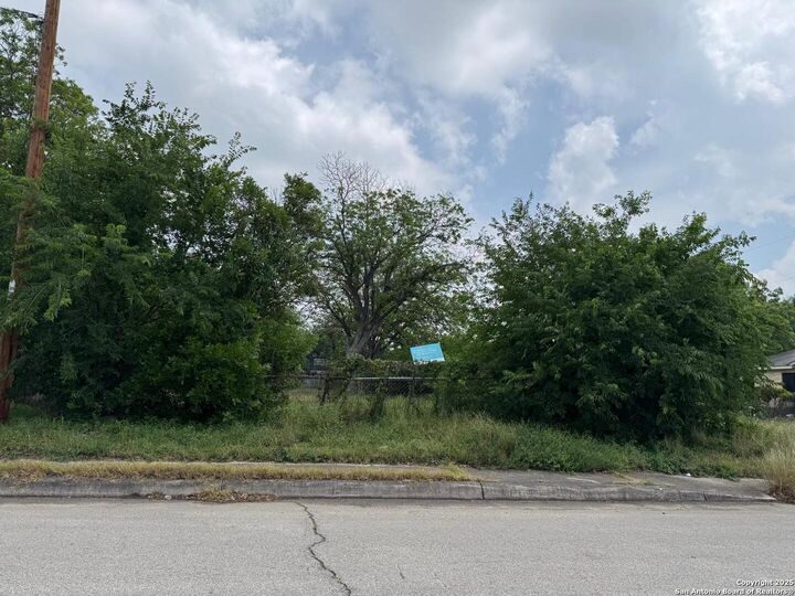 Property Photo:  2001 Iowa  TX 78203 