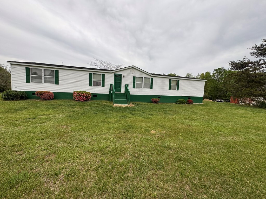 Property Photo: 1455 Hendricks Road VA 23958