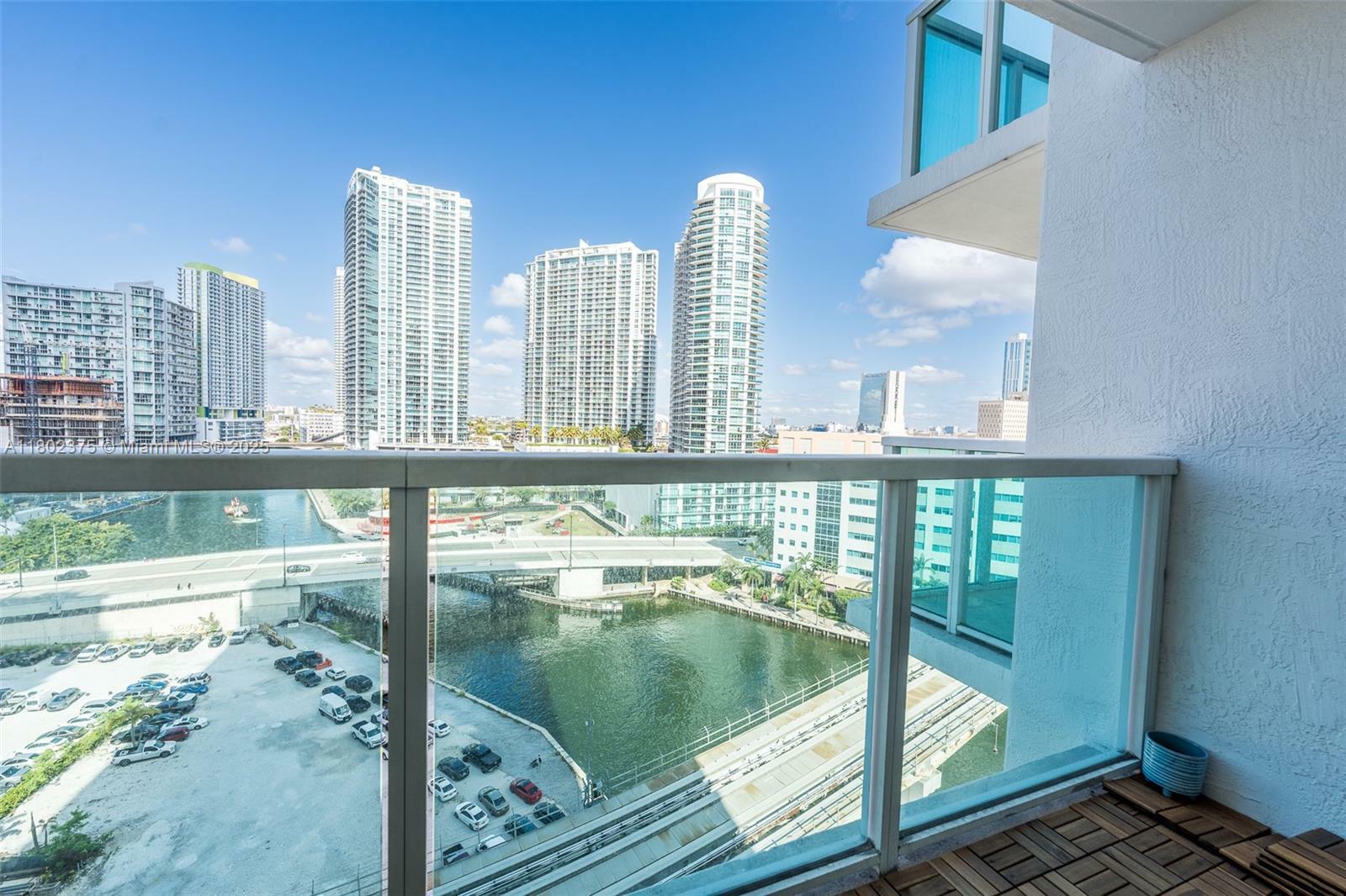 Property Photo: 31 SE 5 St 1603 FL 33131