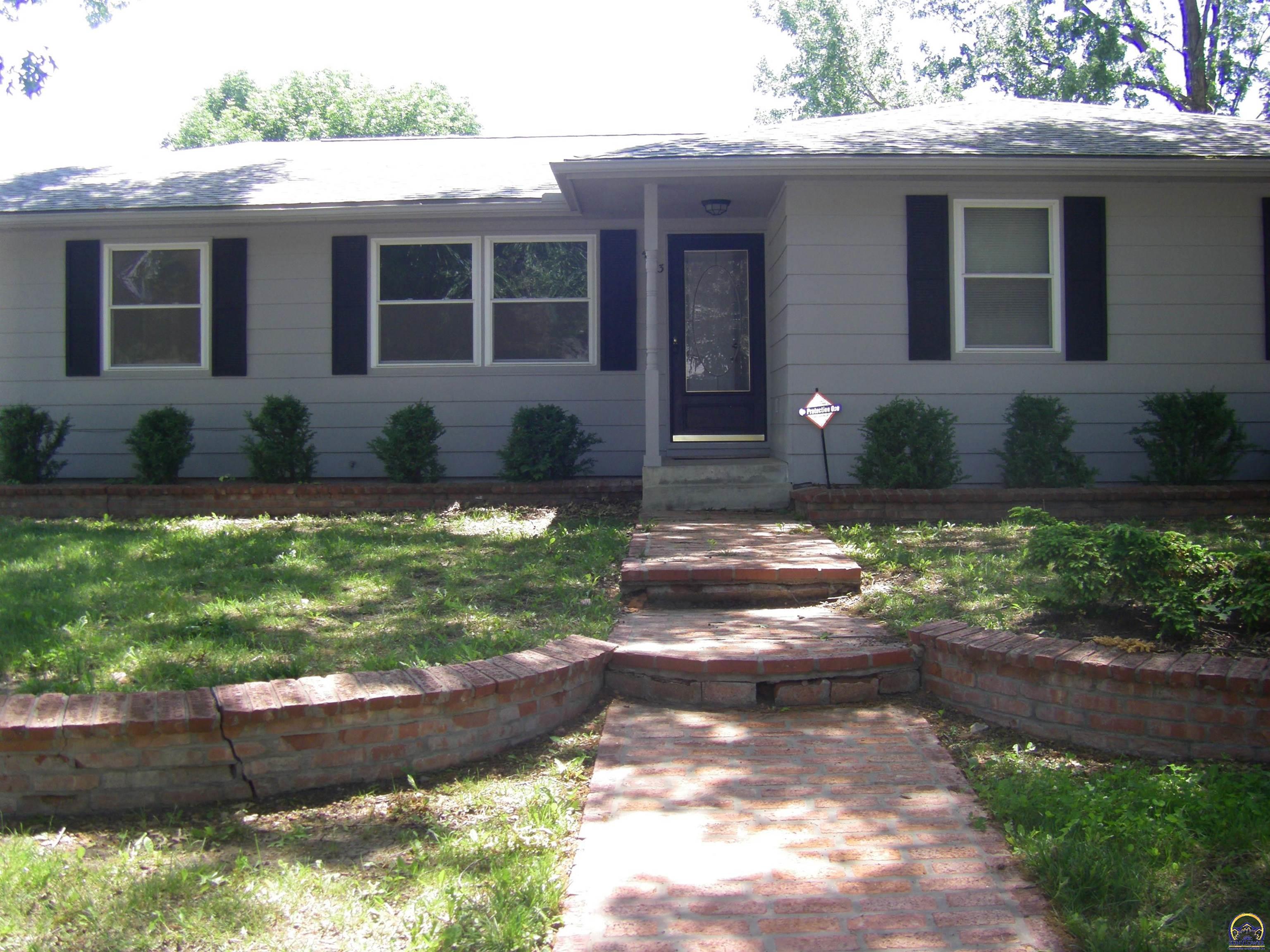 Property Photo: 4013 SW 35th Ter KS 66614
