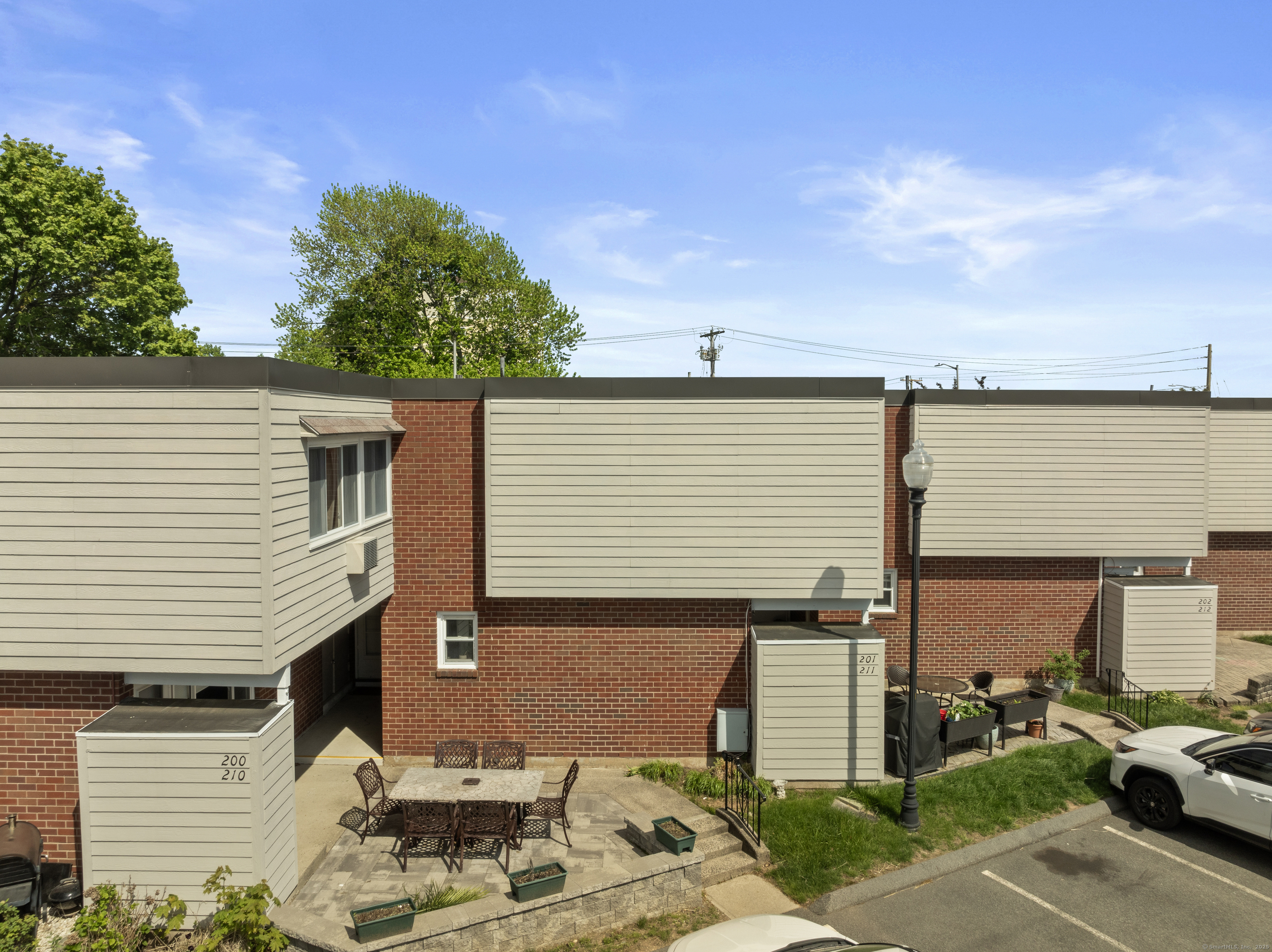Property Photo: 211 West Walk 211 CT 06516