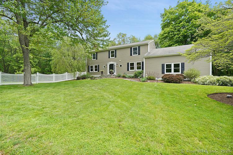 Property Photo: 7 Roscrea Place CT 06883