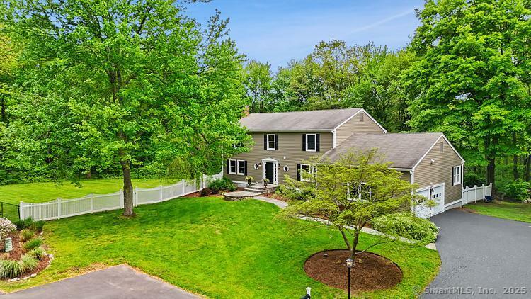 Property Photo:  7 Roscrea Place  CT 06883 