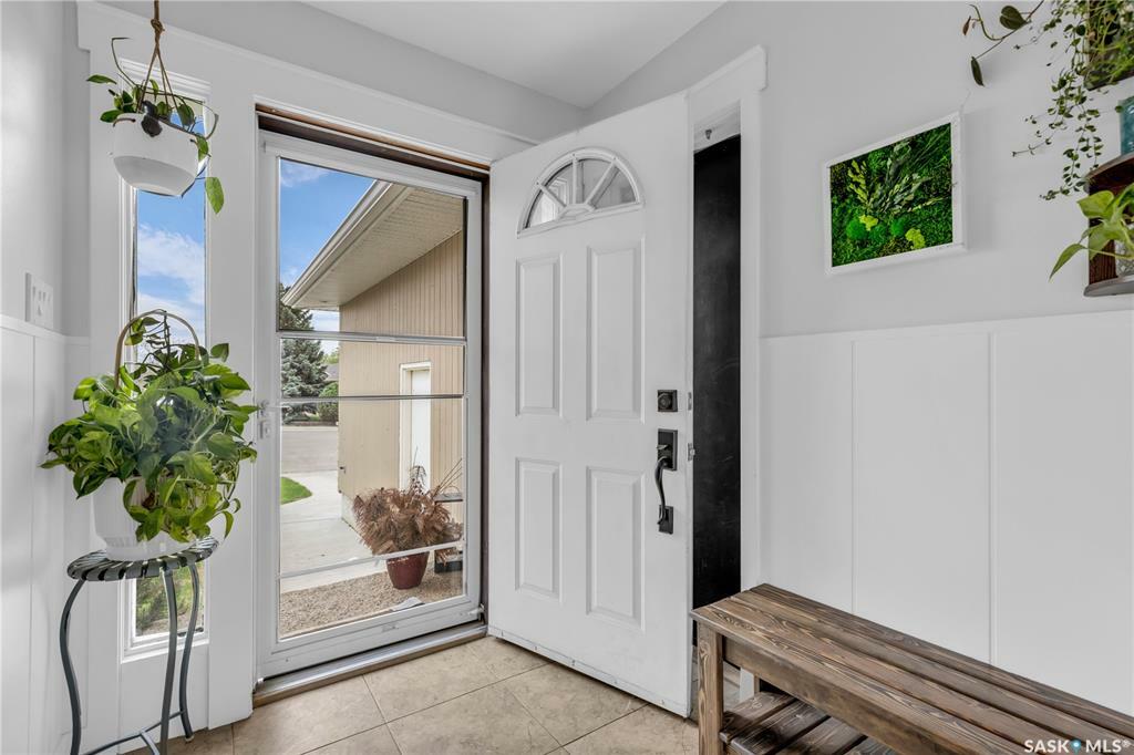 Property Photo: 319 Armstrong Way SK S7N 3M8