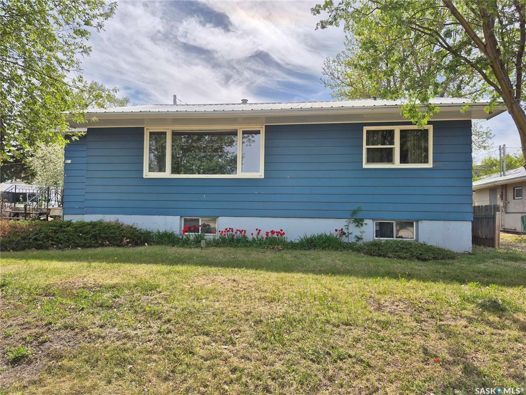 502 Healy Avenue  Radville SK S0C 2G0 photo