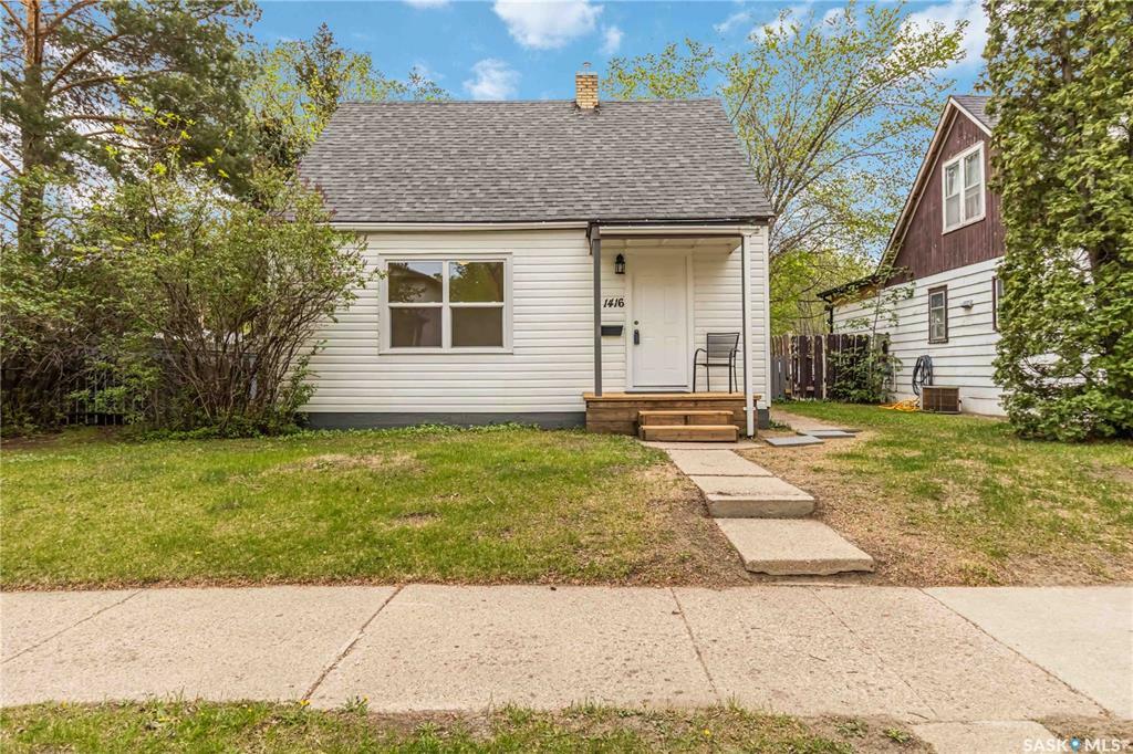 Property Photo: 1416 C Avenue N SK S7L 1L1