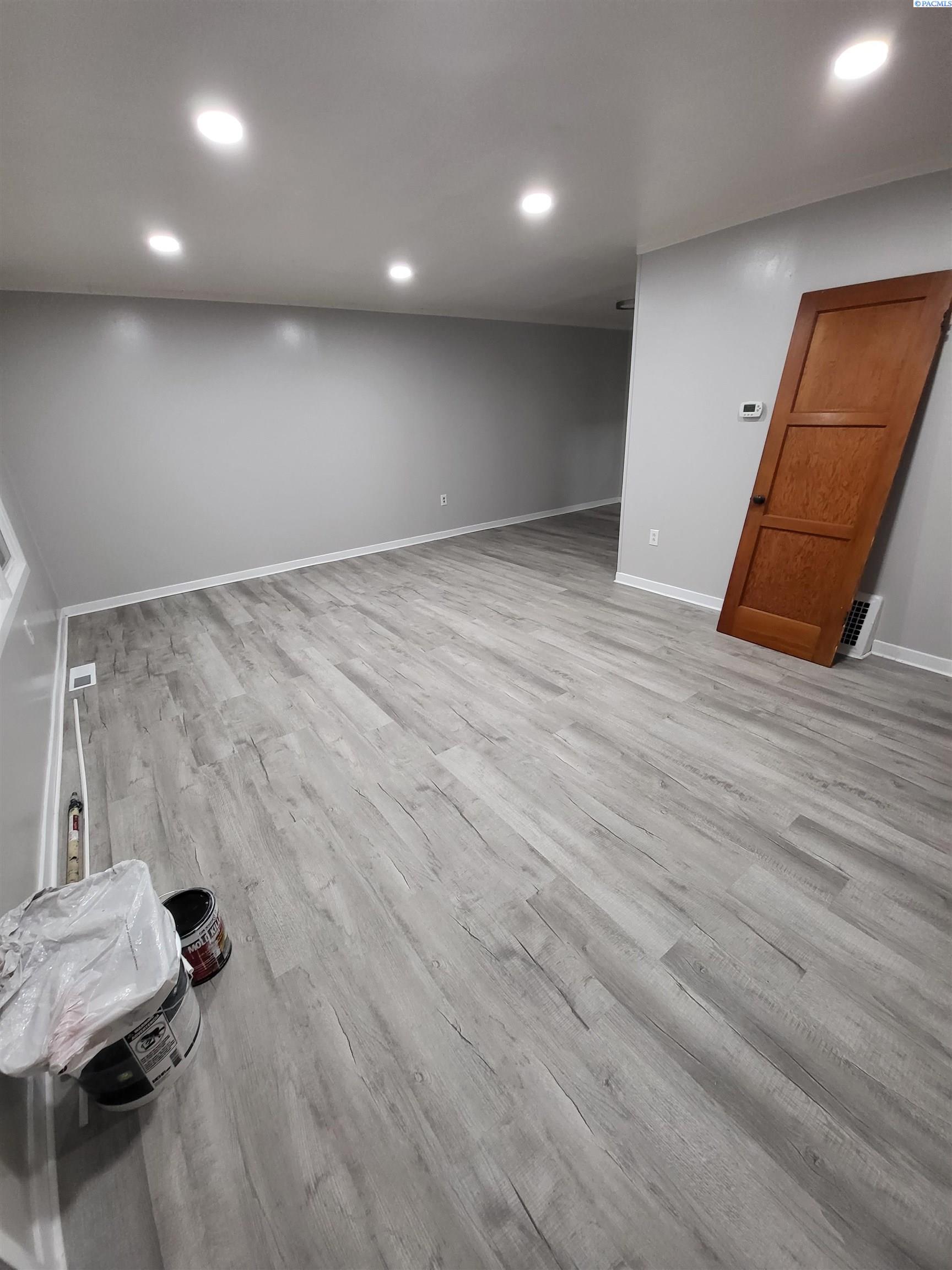 Property Photo: 400/402 Barth WA 99352